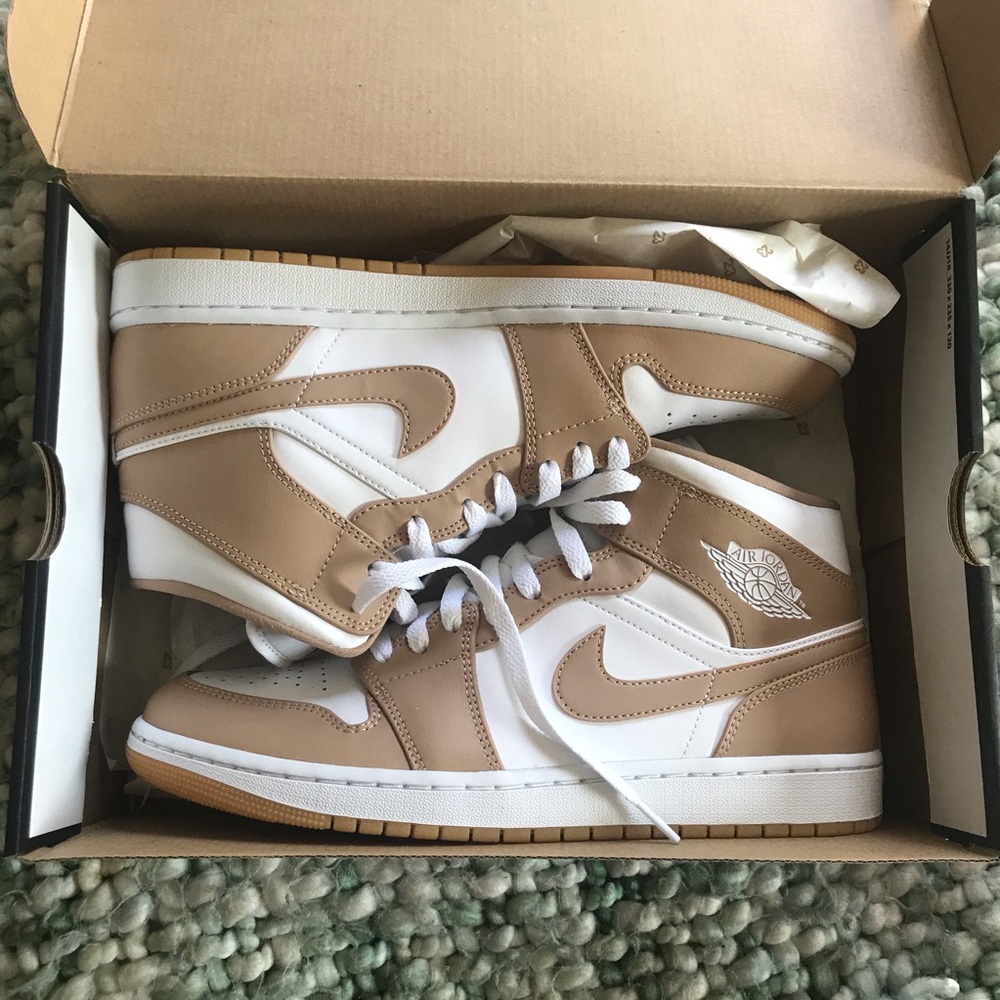 Nike Air Jordan 1 mid sneakers